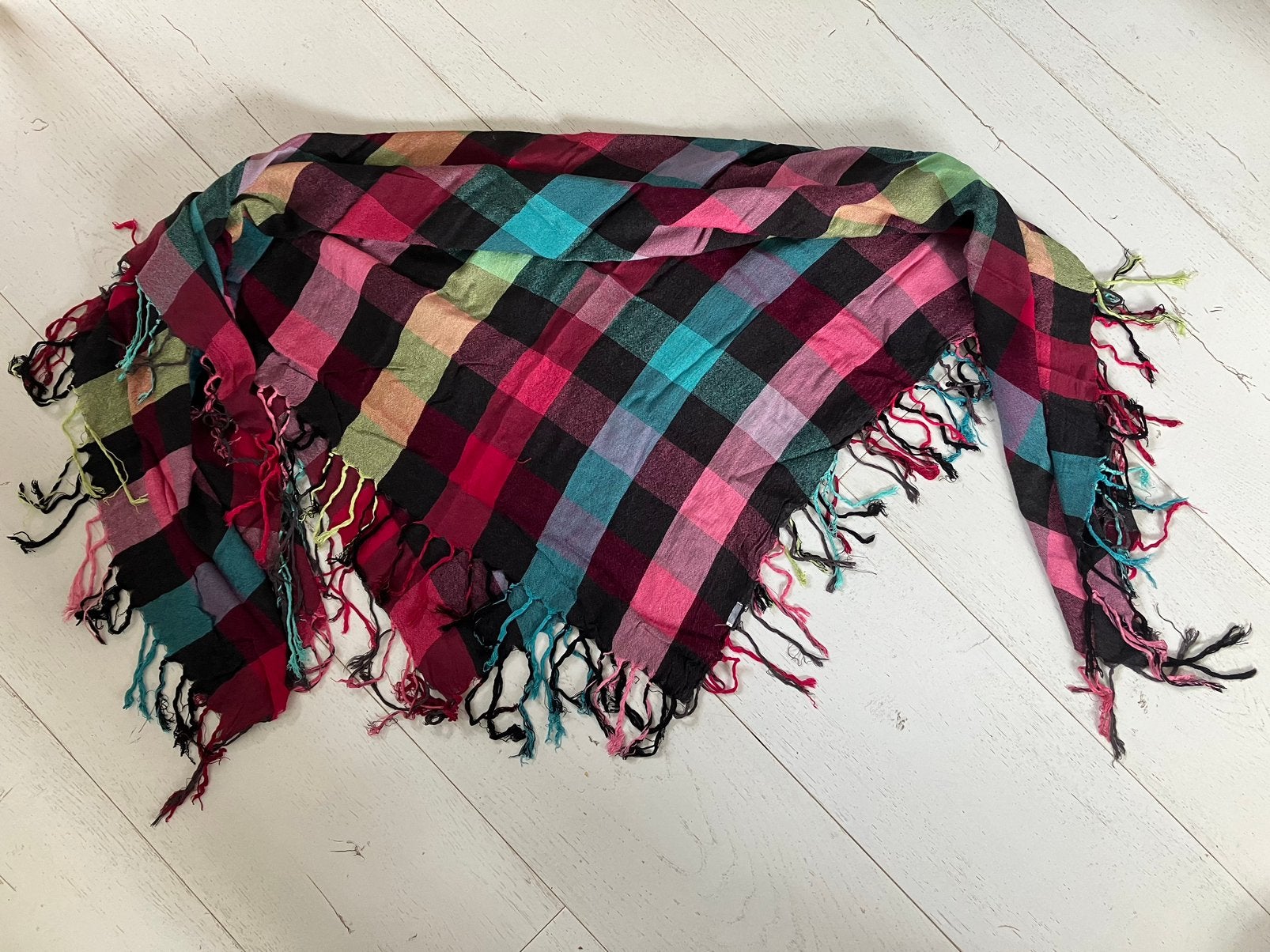 Mooie zachte vierkante viscose sjaal regenboog franjes, Ophalen of Verzenden, Zo goed als nieuw, Sjaal