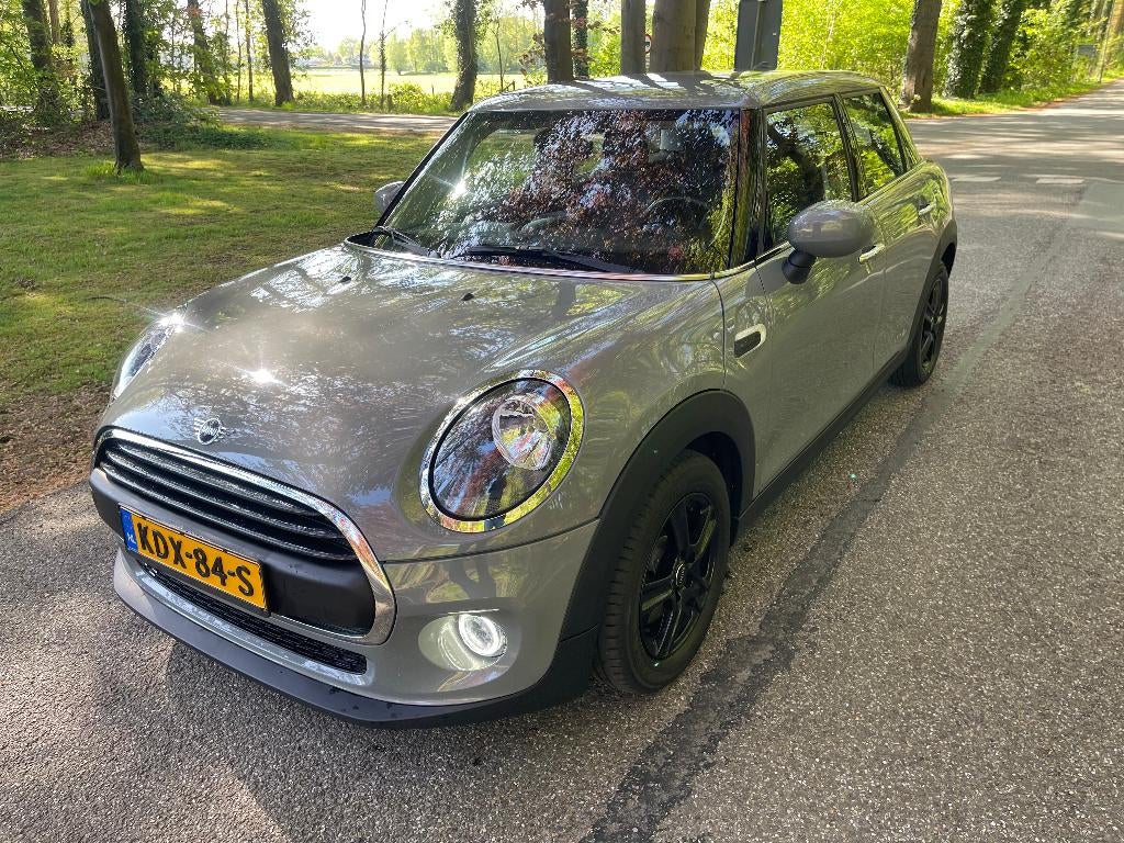 Mini 5-deurs 1.5 102pk / 2021 / Moonwalk grey / Navi / Top!, Voorwielaandrijving, Euro 5, Stof, Zwart