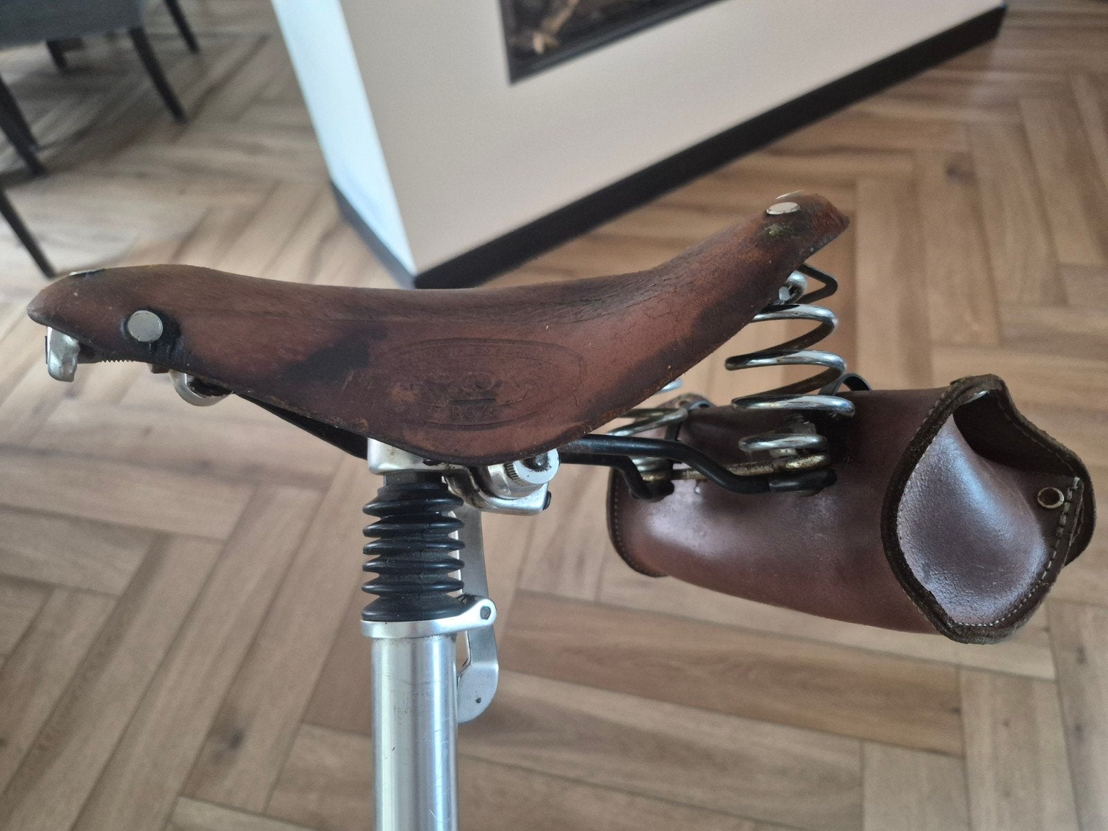 Leren Brooks zadel met leren Batavus fietstasje, Toerfiets, Gebruikt, Leer, Ophalen of Verzenden