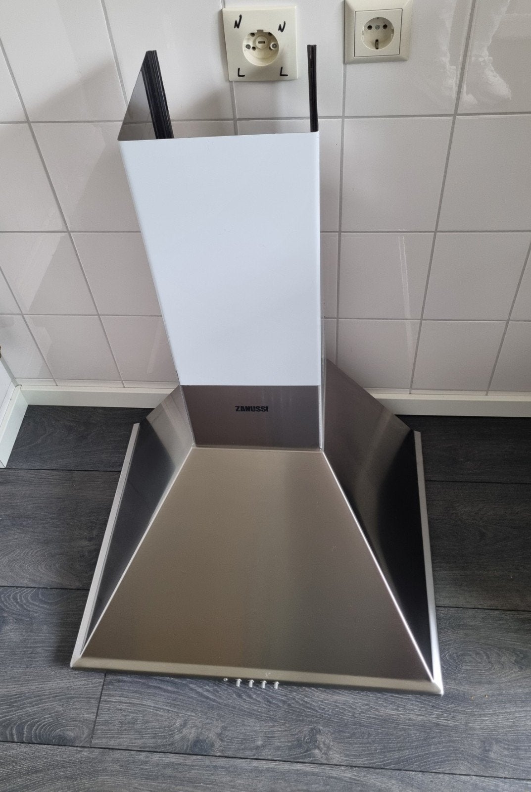 ZGAN Zanussi RVS afzuigkap, wit beschermplastic zit nog op s, Witgoed en Apparatuur, Afzuigkappen, Ophalen, Wandschouwkap, Zo goed als nieuw