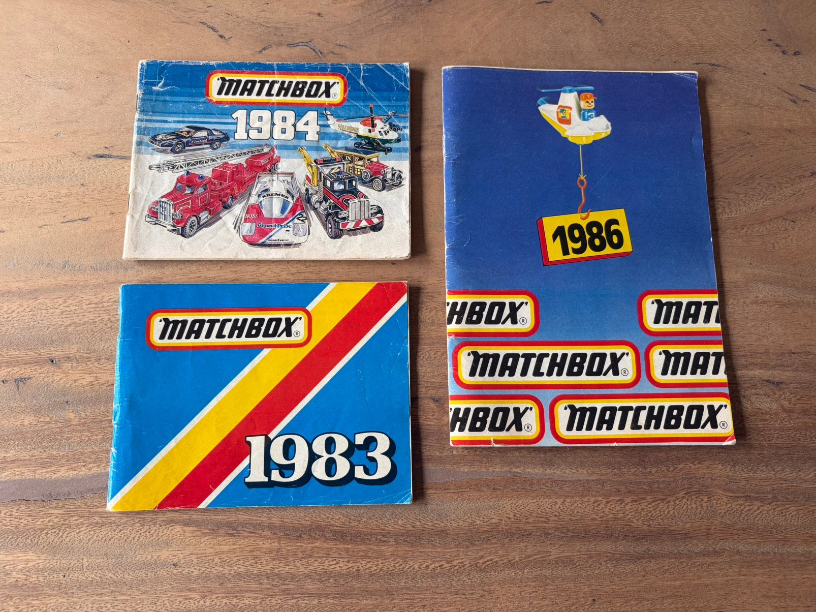 ✅Matchbox catalogi jaren ‘80, nieuwstaat!🔥🔥, Ophalen of Verzenden, Zo goed als nieuw, Meerdere stickers