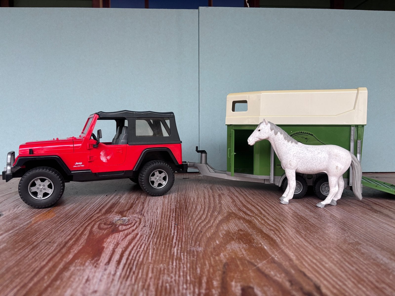 BRUDER Jeep Wrangler met paardentrailer, Ophalen of Verzenden