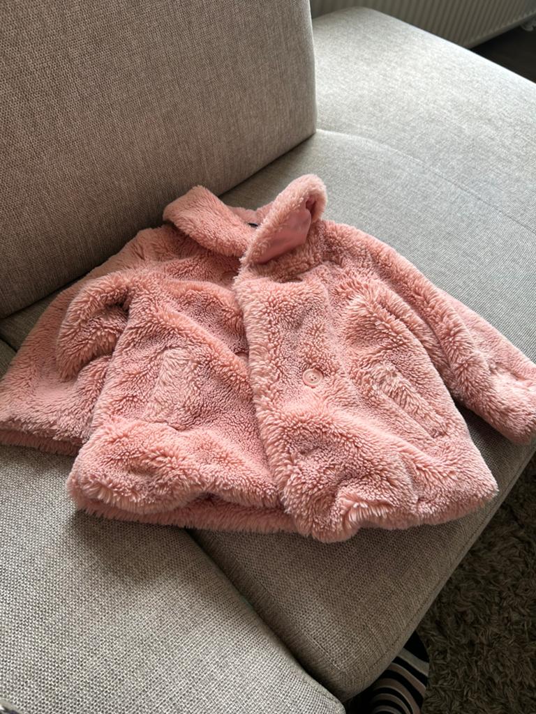 Te koop: fluffy roze winterjas, Ophalen of Verzenden, Zo goed als nieuw, Meisje, Jas