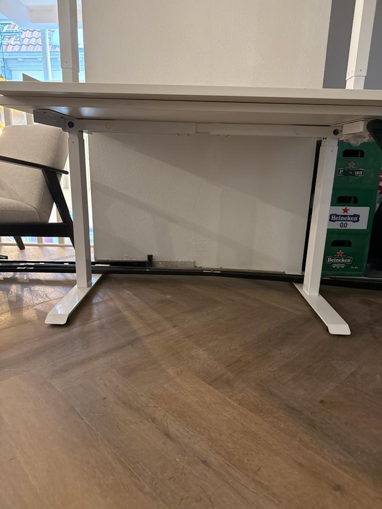 Twee in hoogte verstelbare bureaus - 80x120 cm, Ophalen, Gebruikt