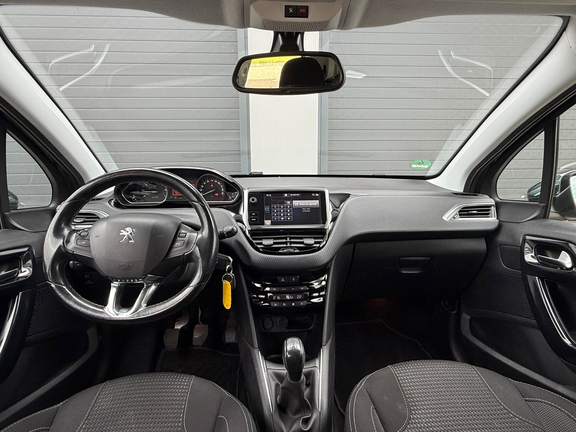 Peugeot 208 1.2 PureTech Allure / NAVI / BOEKEN AANWEZIG NAP, Auto's, Voorwielaandrijving, Euro 6, 23 km/l, Origineel Nederlands