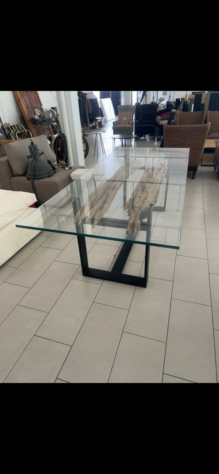 Design eettafel met glazen blad en drijfhout onderstel, Glas, 100 tot 150 cm, Design, Ophalen of Verzenden