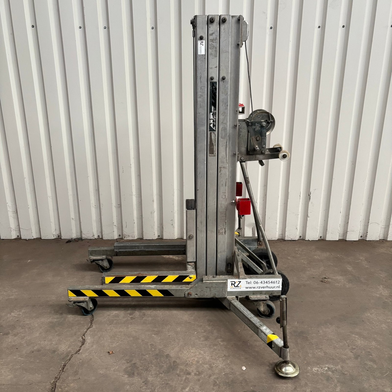 Te huur , kanalenlift 480 cm hoog 500kg, Doe-het-zelf en Verbouw, Bouwliften, Ophalen of Verzenden, Zo goed als nieuw