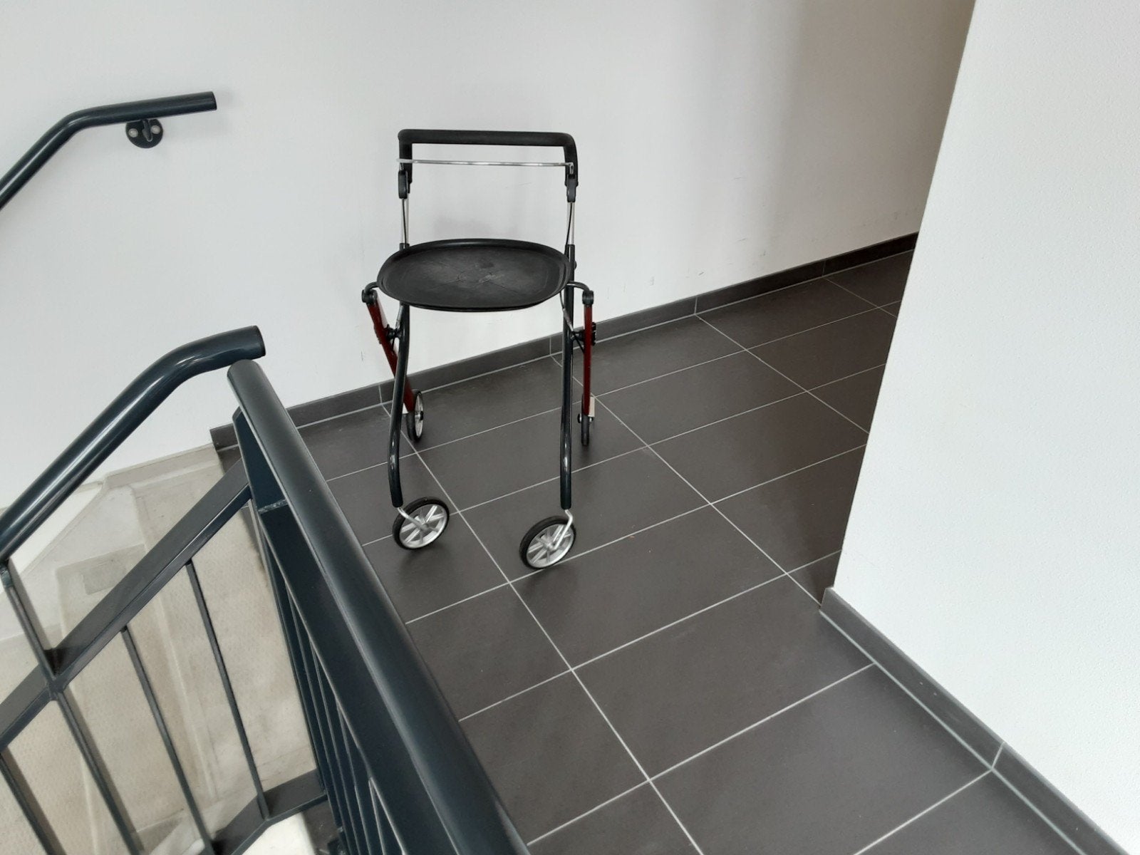 Binnen rollater merk trust, Ophalen of Verzenden