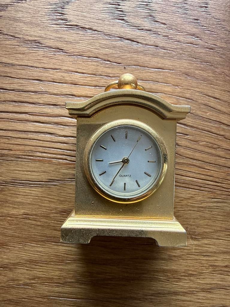 Mini gouden pendule klokje voor poppenhuis, Ophalen of Verzenden