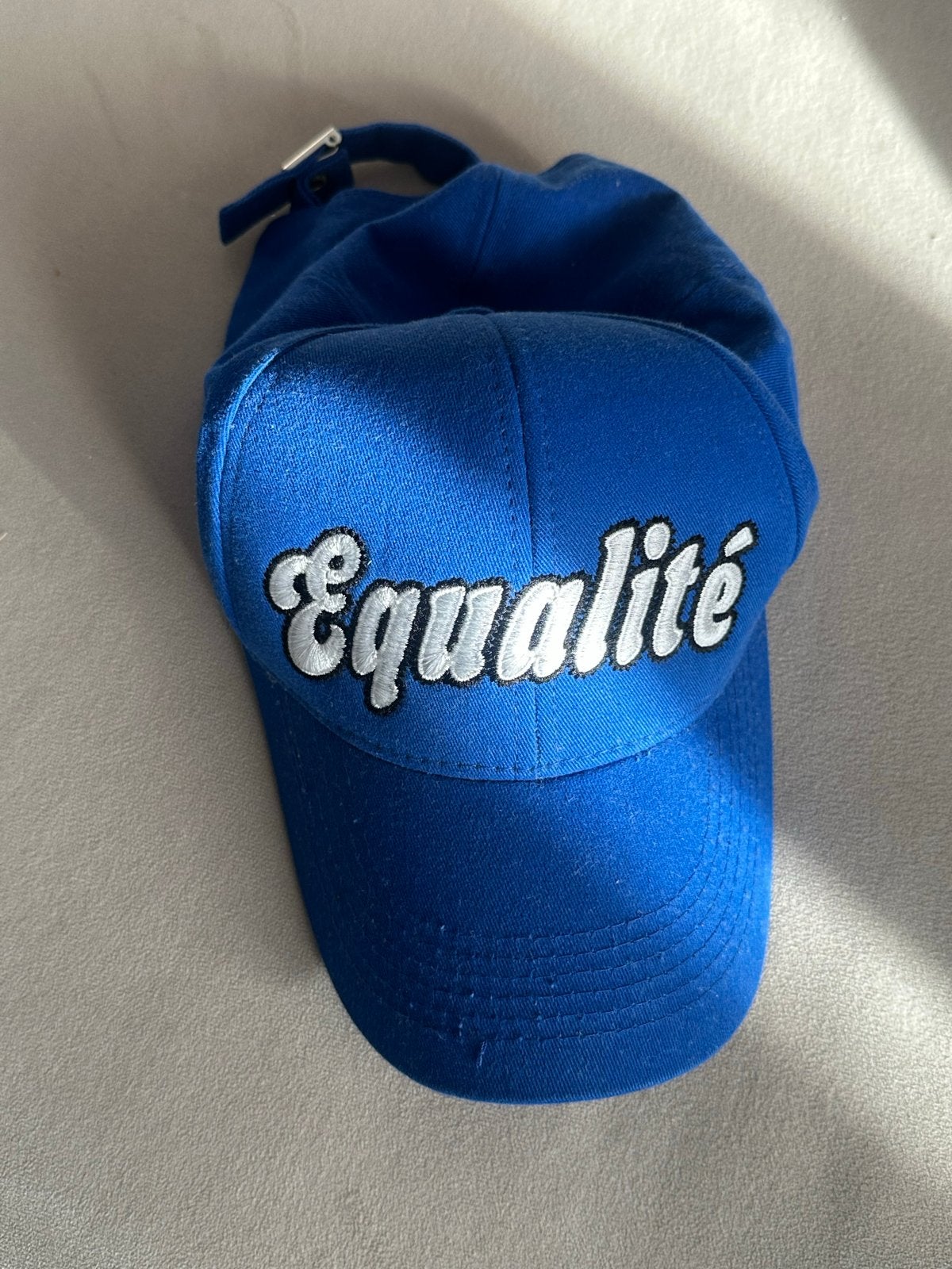 Equalité pet - Blauw met wit logo, Kleding | Heren, Verzenden, Zo goed als nieuw, One size fits all, Pet