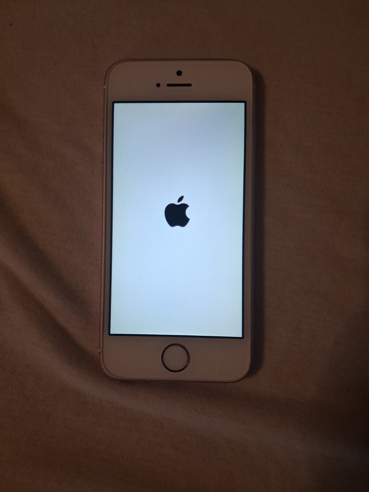 iphone SE (1e gen) Roségoud - Lichte krassen, iCloud lock, Telecommunicatie, Mobiele telefoons | Apple iPhone, IPhone SE (2016)