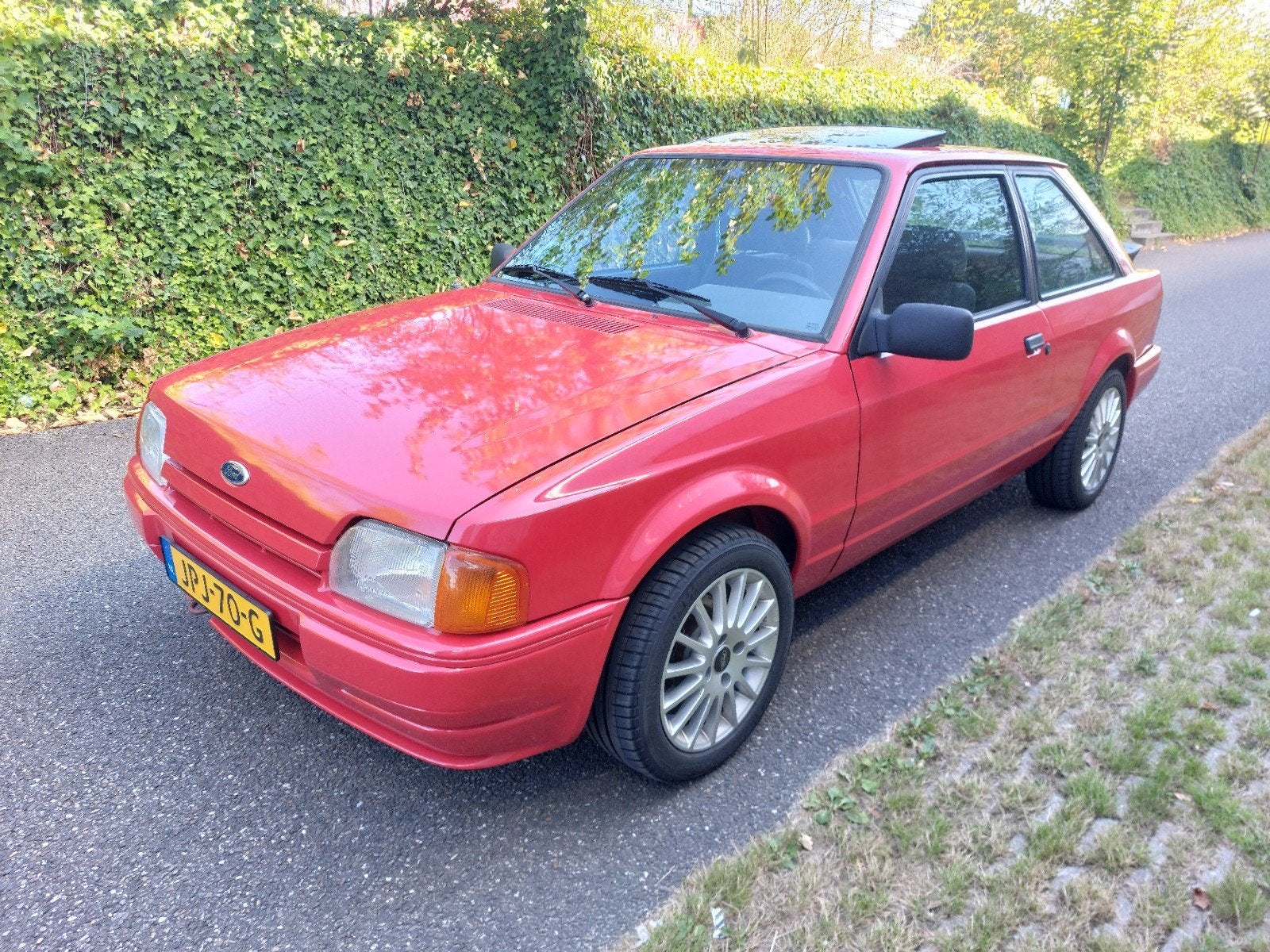 Originele 1987 Ford Escort 1.6 XR3i | BELASTINGVRIJ, Voorwielaandrijving, Escort, Stof, 4 cilinders