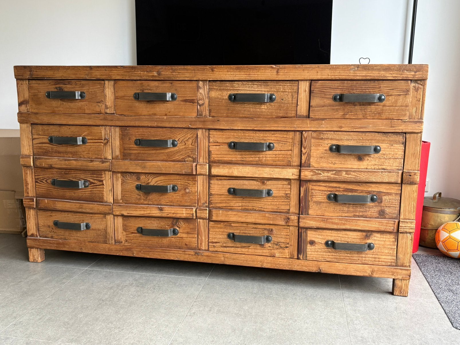 Robuust houten dressoir met 4 lades en 4 deurtjes., Ophalen, Gebruikt, 150 tot 200 cm, Met lade(s)