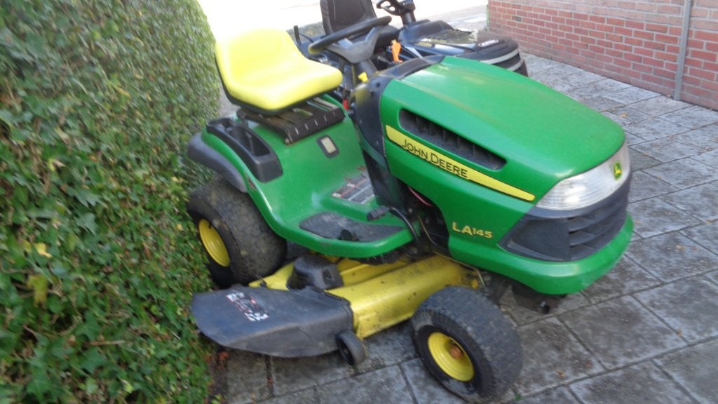 wegens inruil 2 x zitmaaier met 2 cilinder motors, Ophalen, Gebruikt, Nederland, Elektrische starter