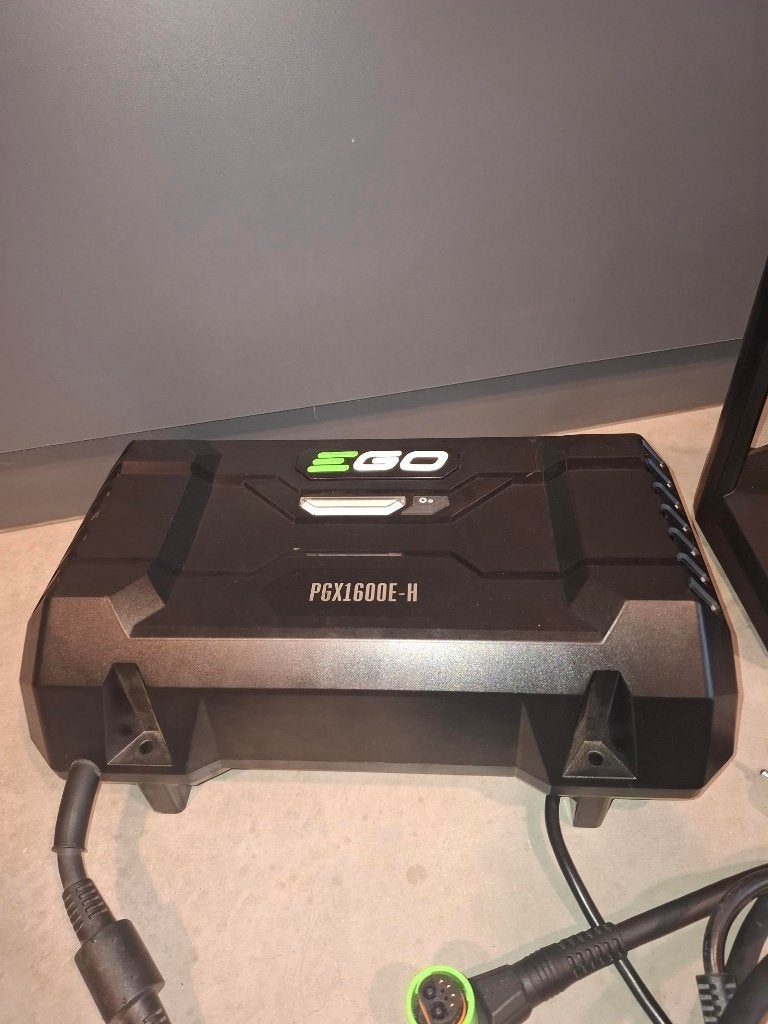 EGO PGX1600 accu laad systeem voor 3 accu's, Ophalen of Verzenden, Zo goed als nieuw, Overige soorten, Ego