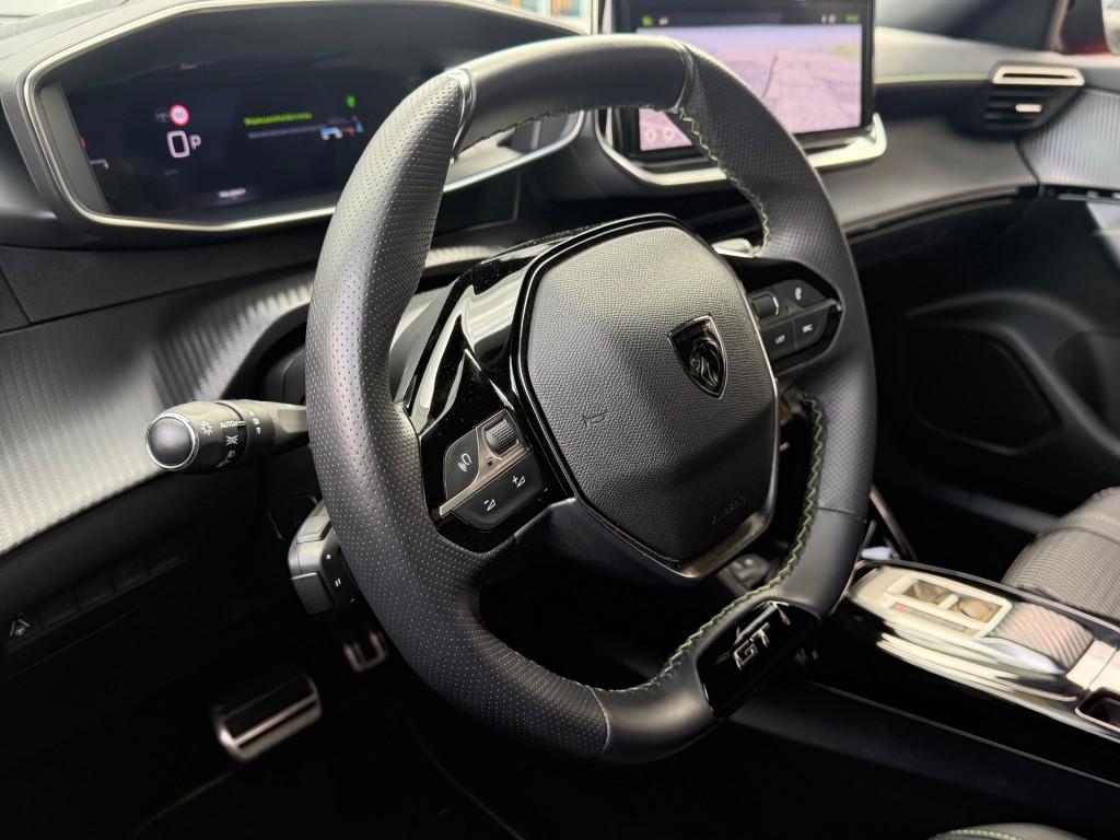 Peugeot 2008 1.2 PURETECH GT PACK AIRCO NAVI PDC-CAMERA., Automaat, 1199 cc, Met garantie (alle), 3 cilinders