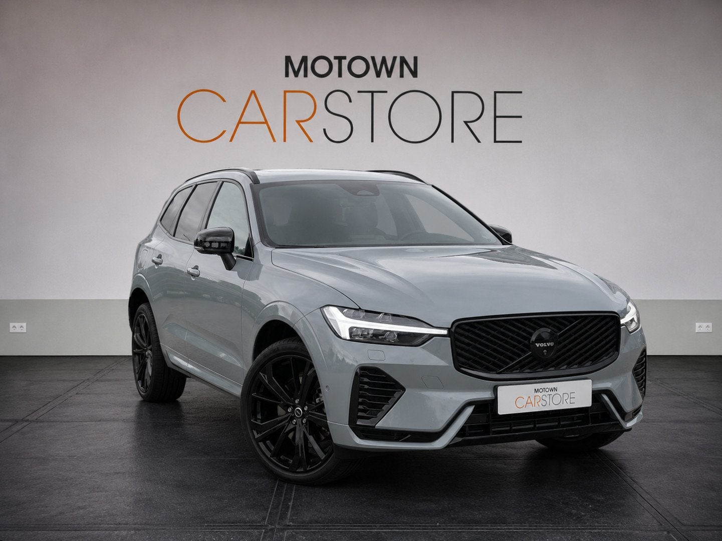 Volvo XC60 T8 Plug-in AWD Black Edition Facelift Pano 455Pk, Auto's, Automaat, Dealer onderhouden, Gebruikt, Zwart