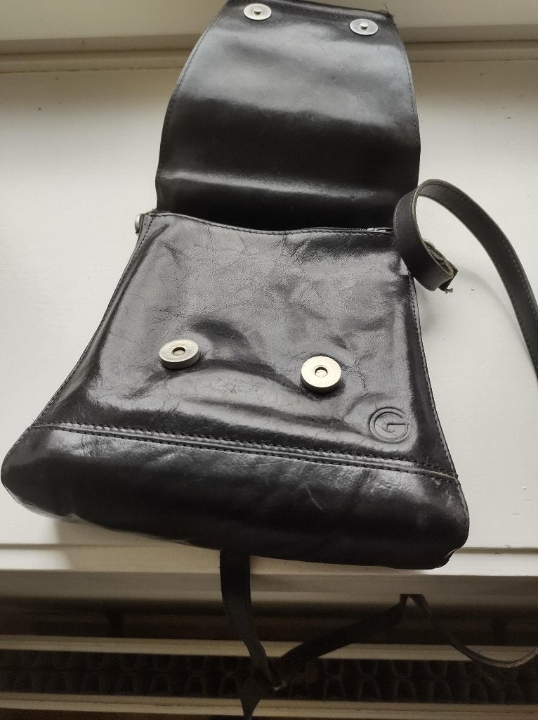 Zwart leren hand/crossbodytas - merk Guess -, Ophalen of Verzenden, Zo goed als nieuw, Zwart, Handtas