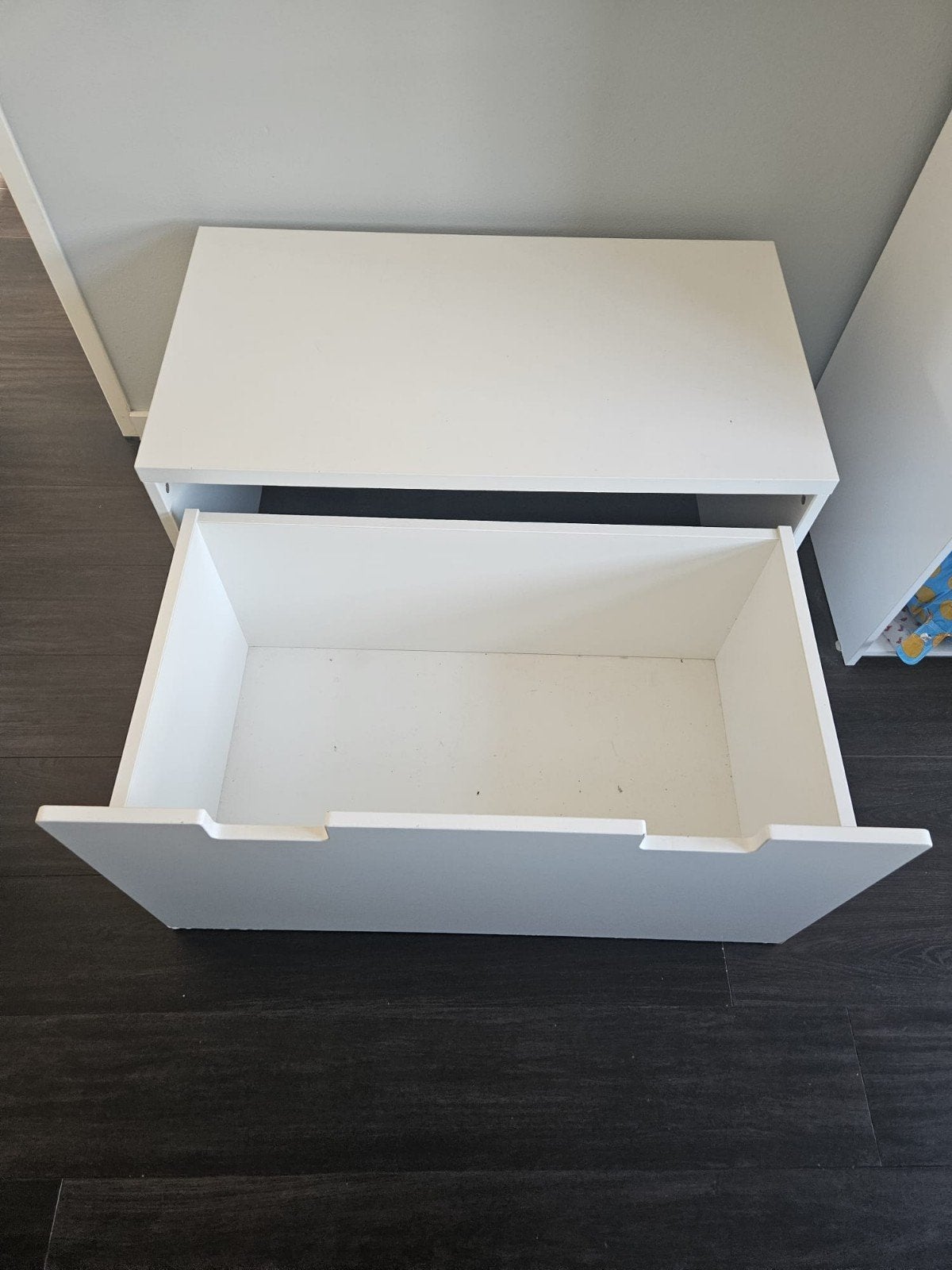Smastad speelgoedkist /lade met bank, Ophalen, Minder dan 50 cm, Gebruikt, 1 of 2 laden