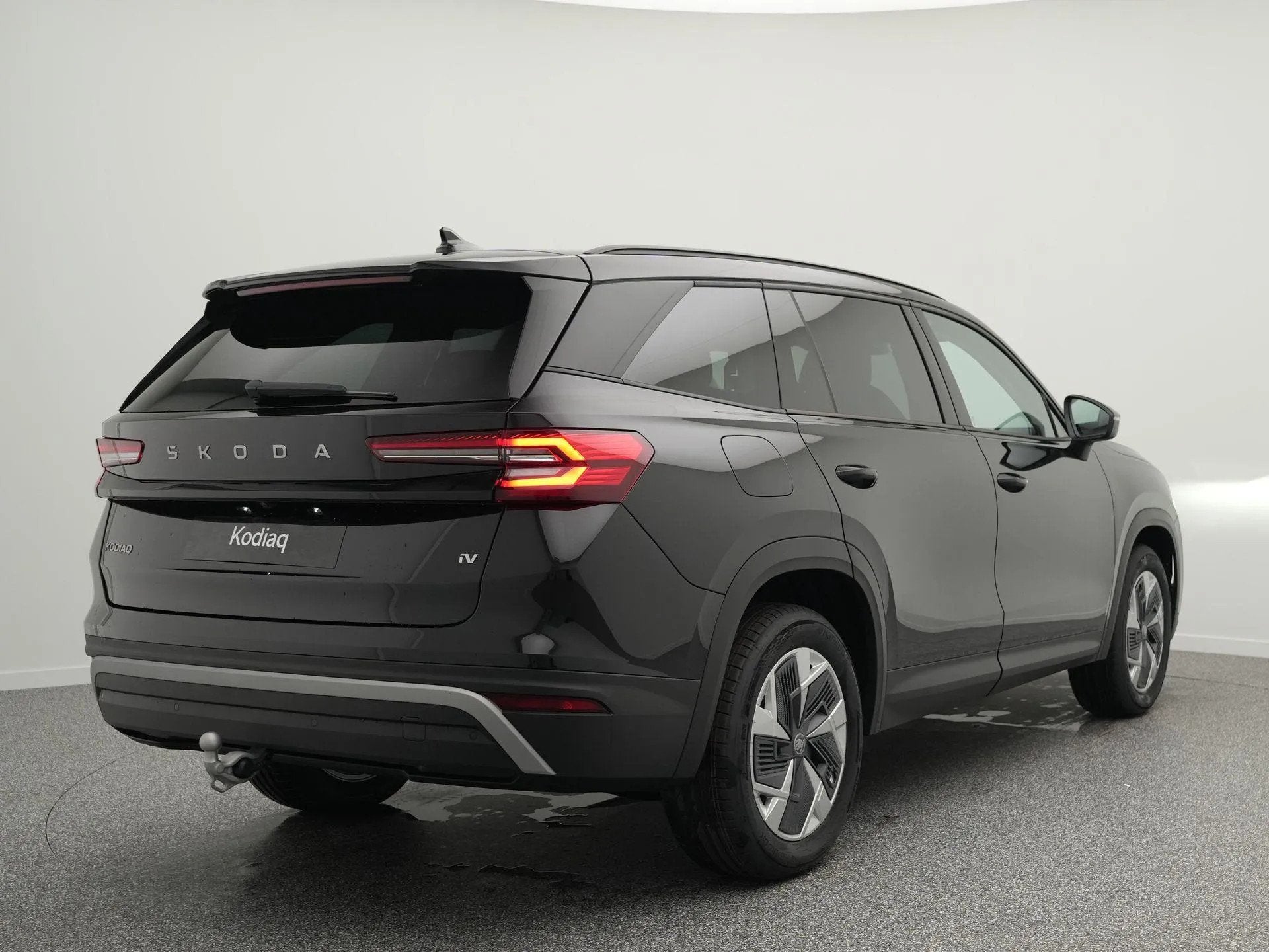 Skoda Kodiaq Business Edition 1.5 TSI PHEV (bj 2026), 1498 cc, Automatische klimaatregeling, Zwart, Bedrijf