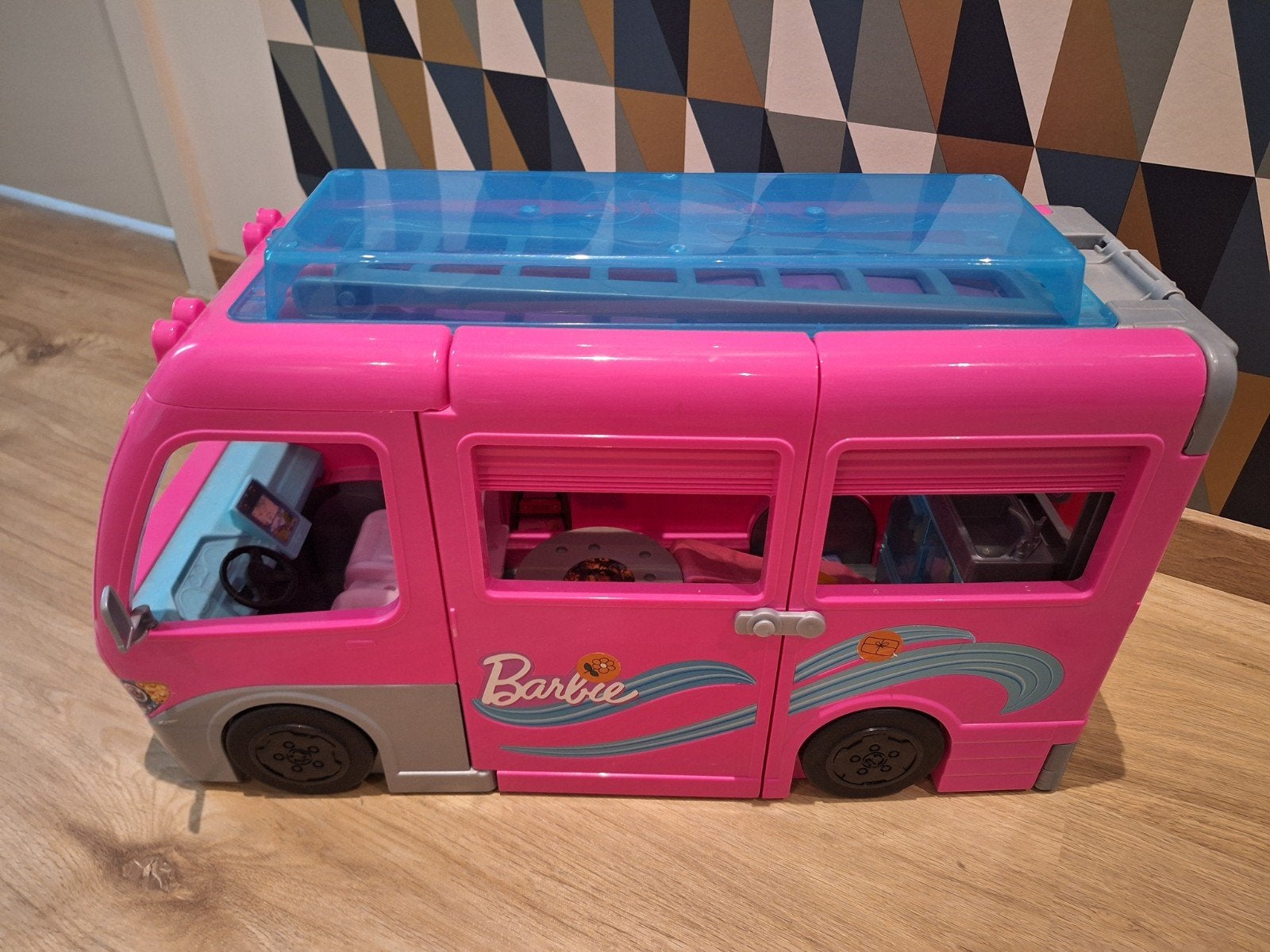 Barbie Camper met accessoires en glijbaan, Kinderen en Baby's, Ophalen, Zo goed als nieuw, Jongen of Meisje