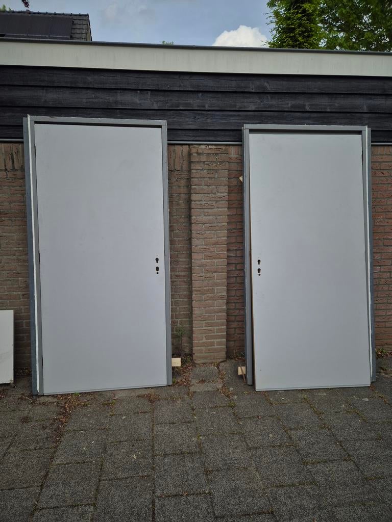 2x Deuren met kozijnen, 976x2132, links- en rechtsdraaiend, Doe-het-zelf en Verbouw, Ophalen