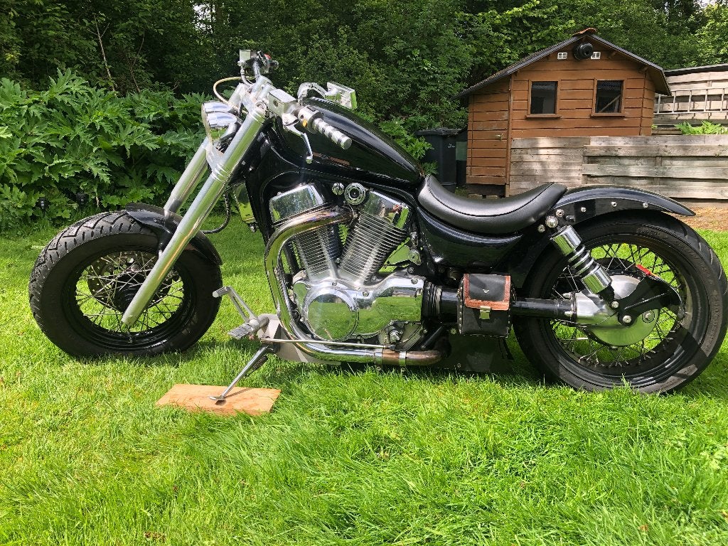 zeer mooi verbouwde suzuki intruder 1400, Cardan-aandrijving, 2 cilinders, Gebruikt, 1400 cc