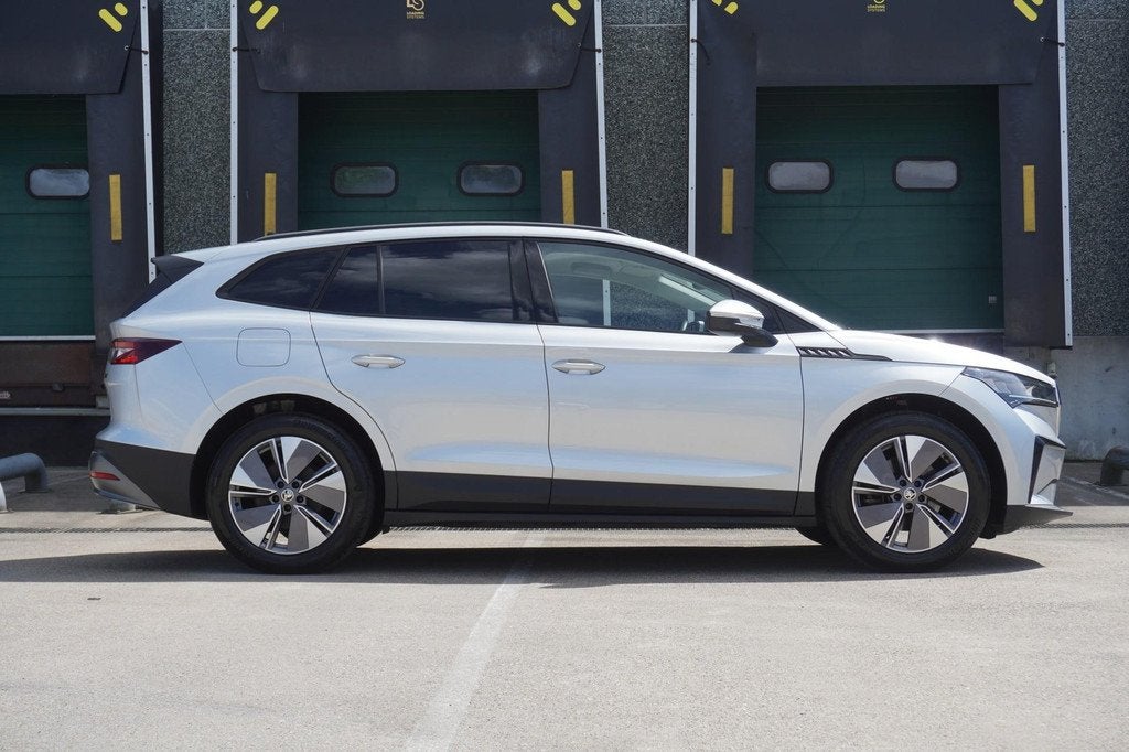 Skoda Enyaq 60 180pk | SoH 94% | Trekhaak | Adaptive Cruise, Auto's, Skoda, Automaat, Achterwielaandrijving, Gebruikt, Zwart