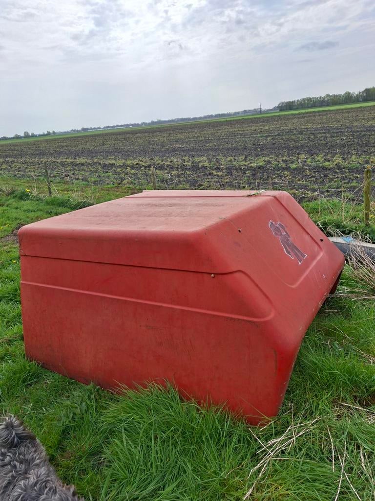 Mooi niet allerdaags schuilbakkie   beschermd tegen de zon