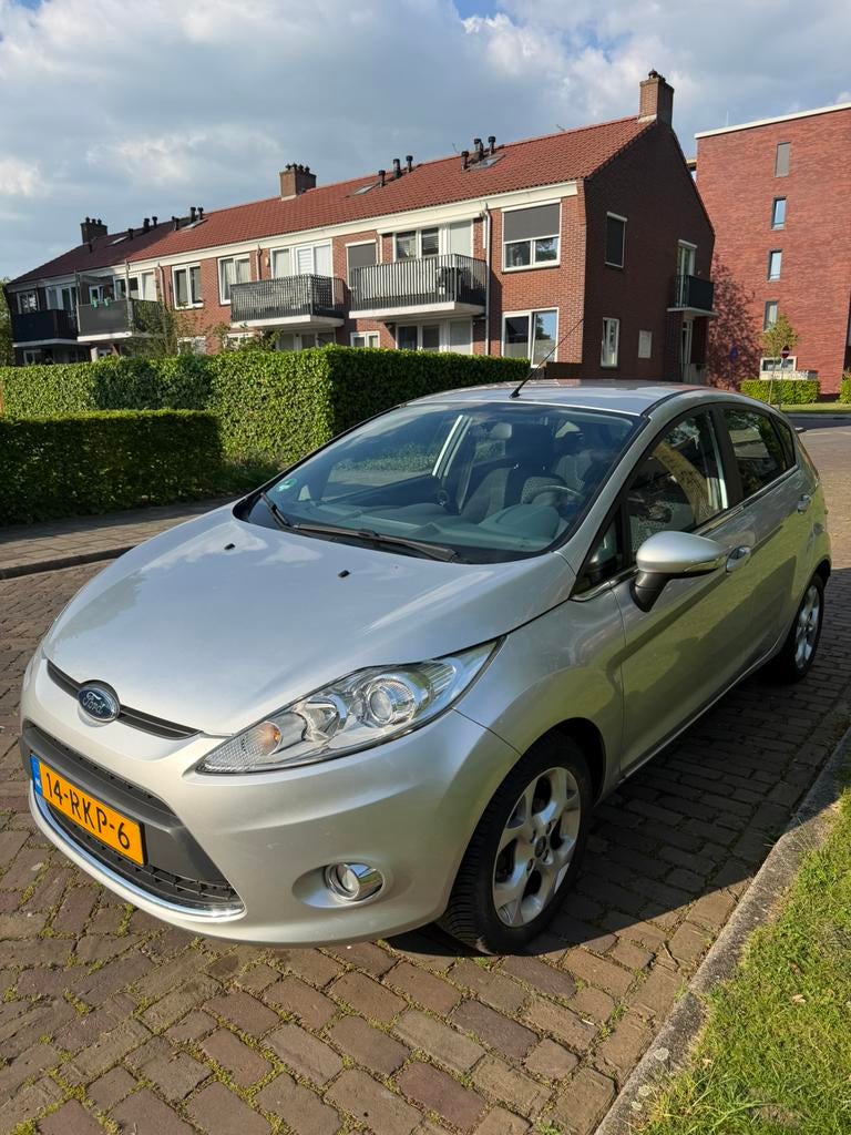 Ford Fiësta 1.4 Titanium 5DR 2011 | Nieuwe APK | NAP | Grijs, Auto's, Ford, Voorwielaandrijving, 40 €/maand, Origineel Nederlands