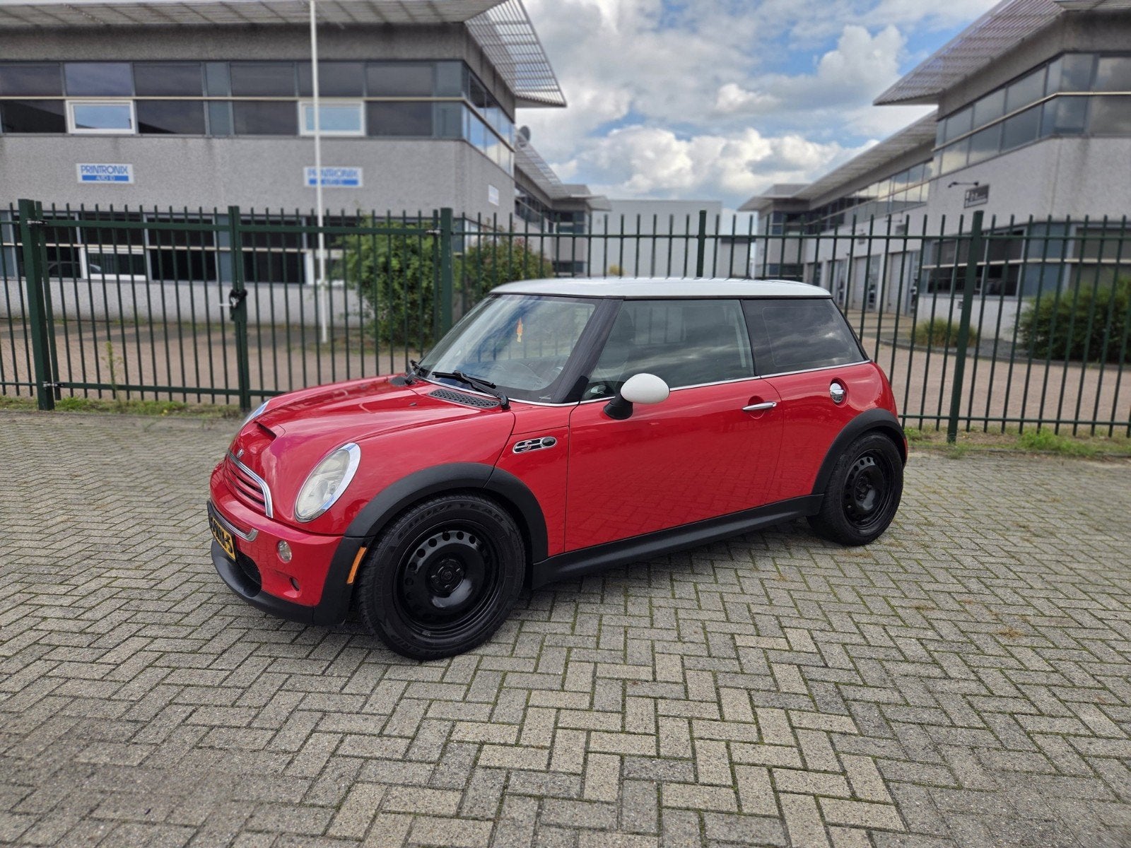Mini  Cooper S R53 2003, Auto's, Voorwielaandrijving, Zwart, 4 stoelen, Leder