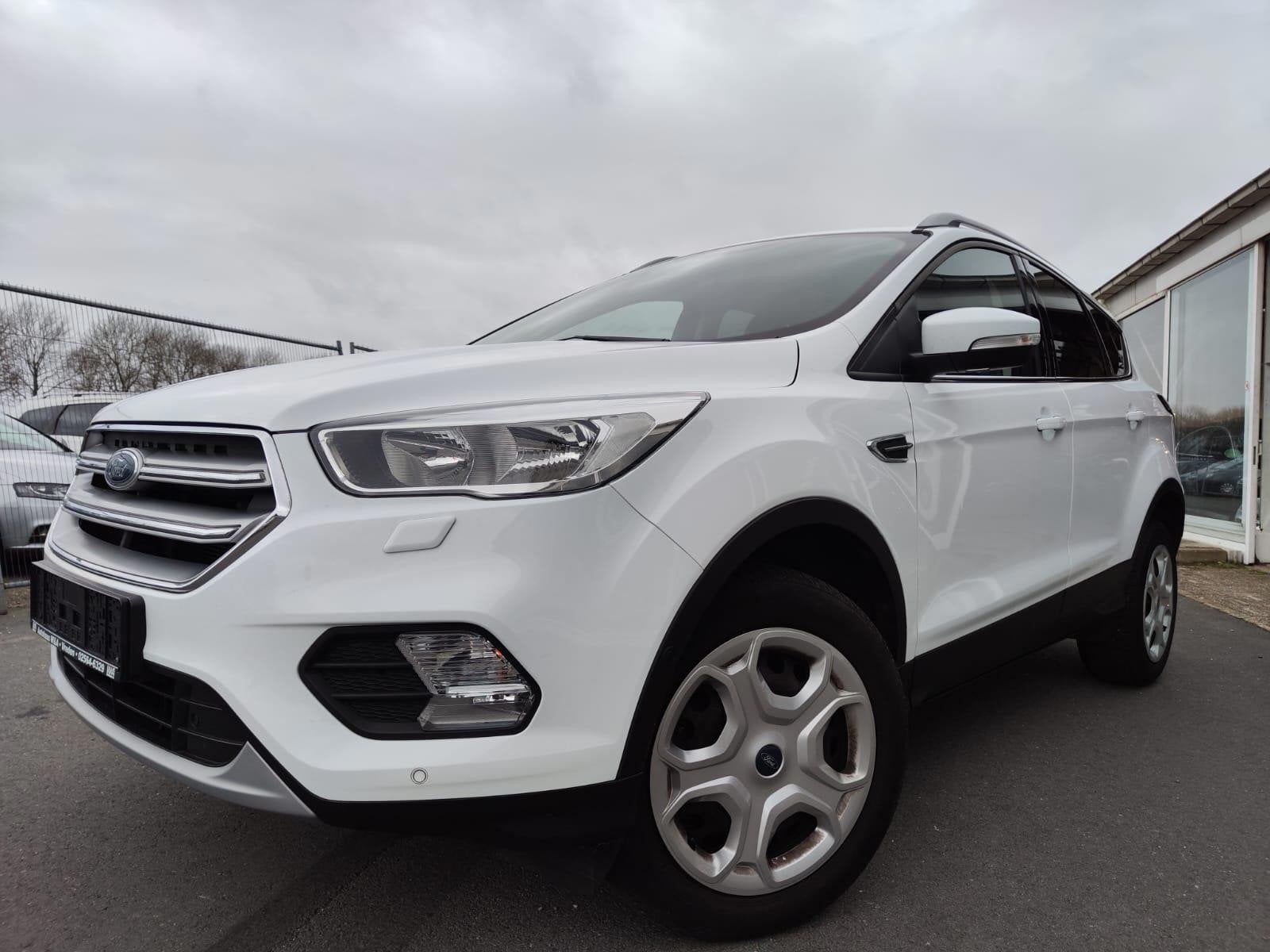 Ford Kuga 1.5 Eco Boost 6 MANUAL Titanium NAVI 2017!, Auto's, Ford, Euro 6, 4 cilinders, Wit, Bedrijf
