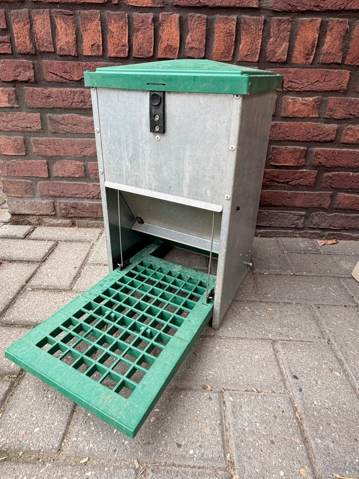 Olba Feedomatic Trapbak 20 kg Automatische Voerbak  Kippen, Dieren en Toebehoren, Ophalen of Verzenden, Gebruikt, Drinken en Voederen