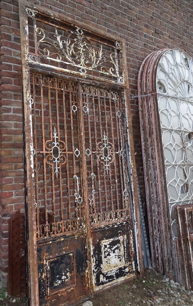 smeedijzeren poort dubbele deur met rooster, Ophalen