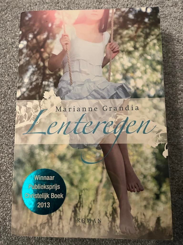 Lenteregen - Marianne Grandia (Roman), Ophalen of Verzenden, Zo goed als nieuw, Nederland