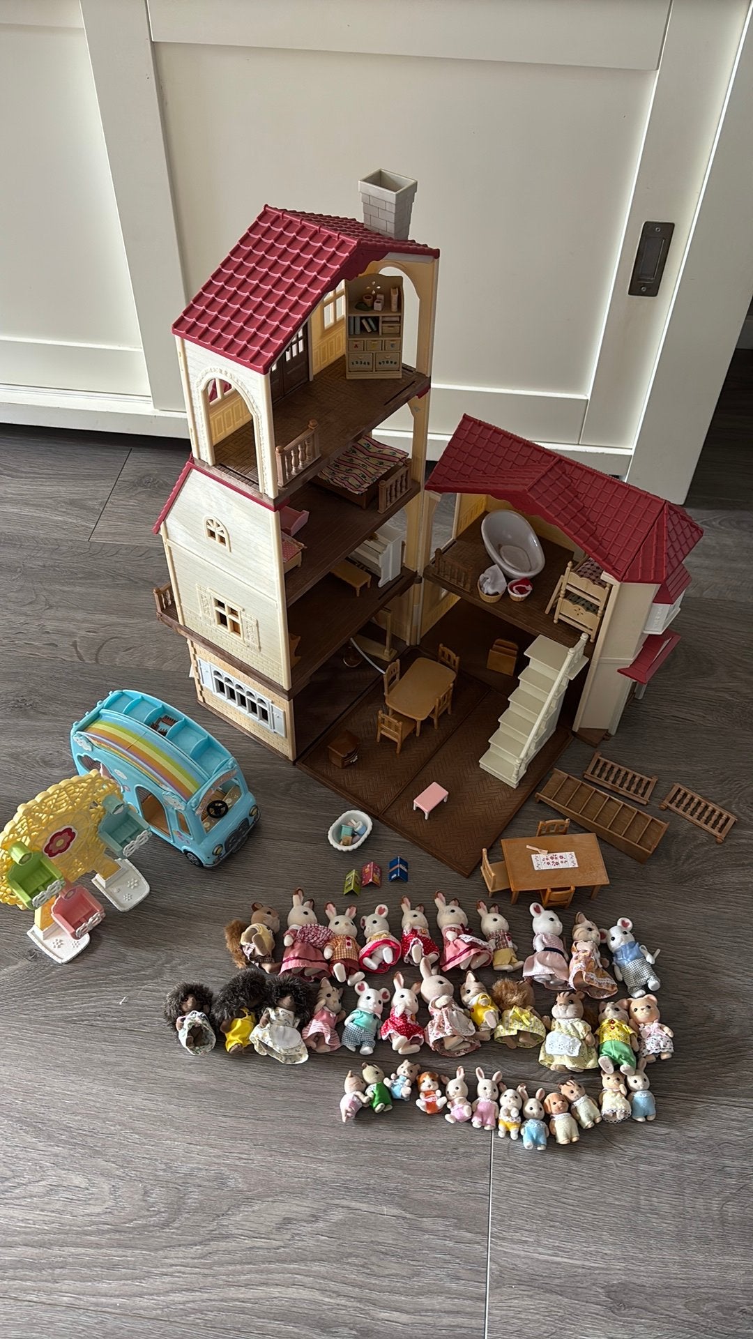 Sylvanian families huis incl. meubels en poppetjes, Ophalen, Gebruikt, Poppenhuis
