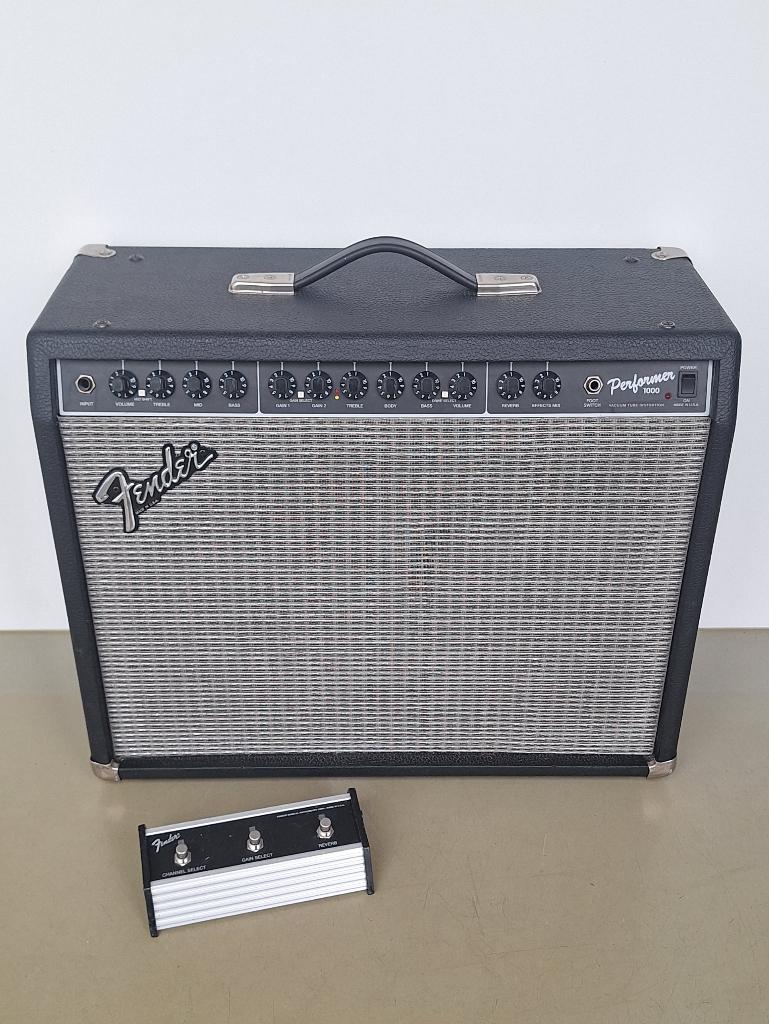 Fender Performer 1000 100W gitaarversterker met voet-pedaal, Ophalen, Gebruikt, Gitaar, 100 watt of meer