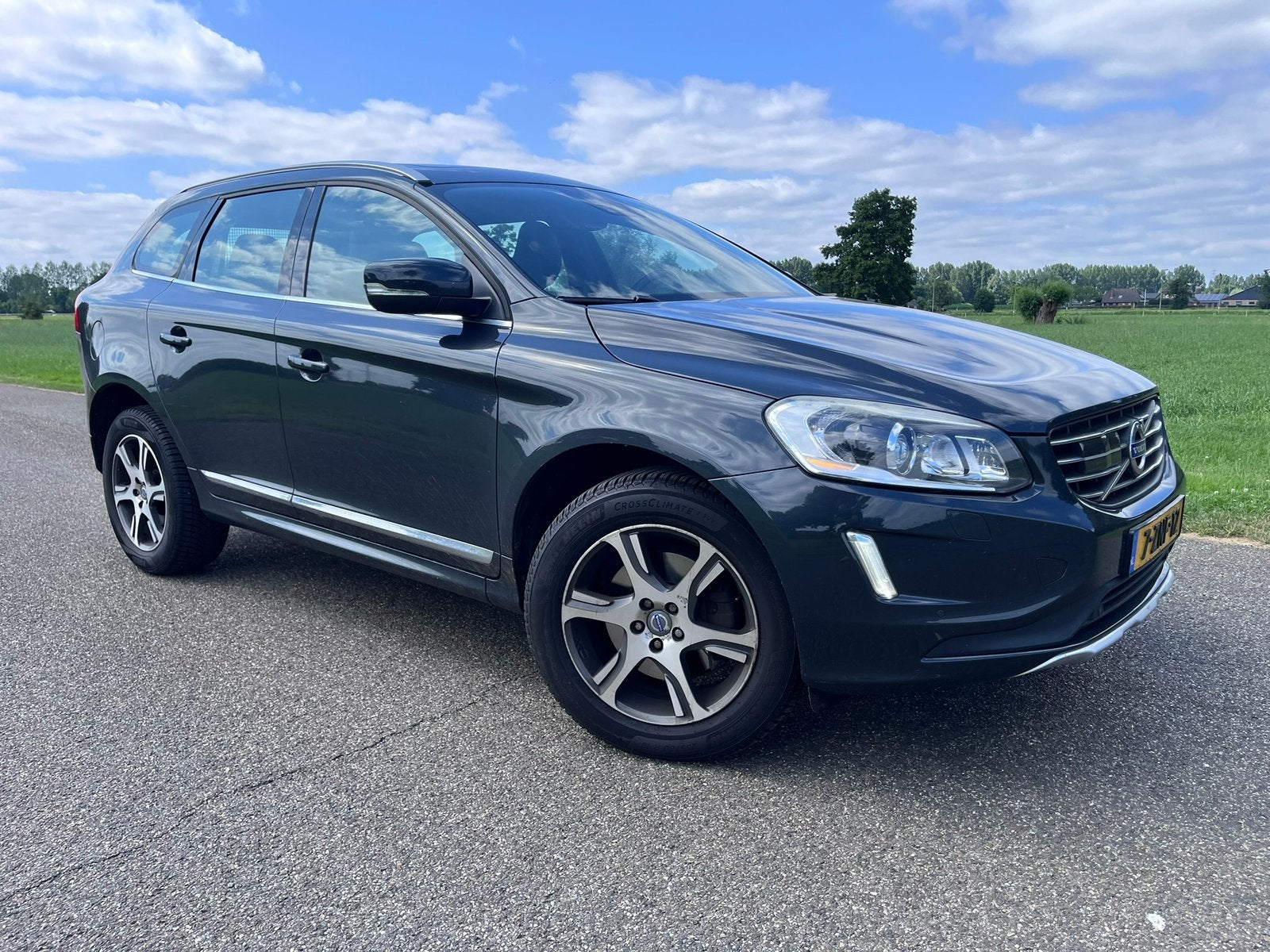 Volvo XC60 2.0 D4 180pk 2014 Grijs PANORAMA ETC, Euro 5, 1800 kg, Zwart, 4 cilinders