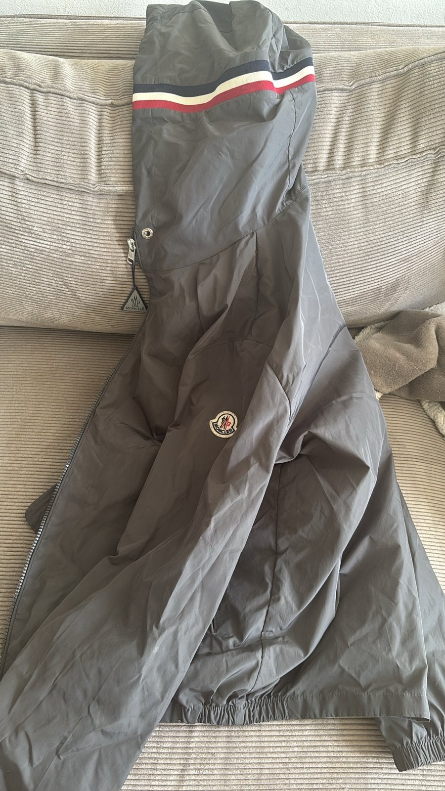 Moncler jas M/L, Ophalen, Zo goed als nieuw, Maat 48/50 (M), Grijs