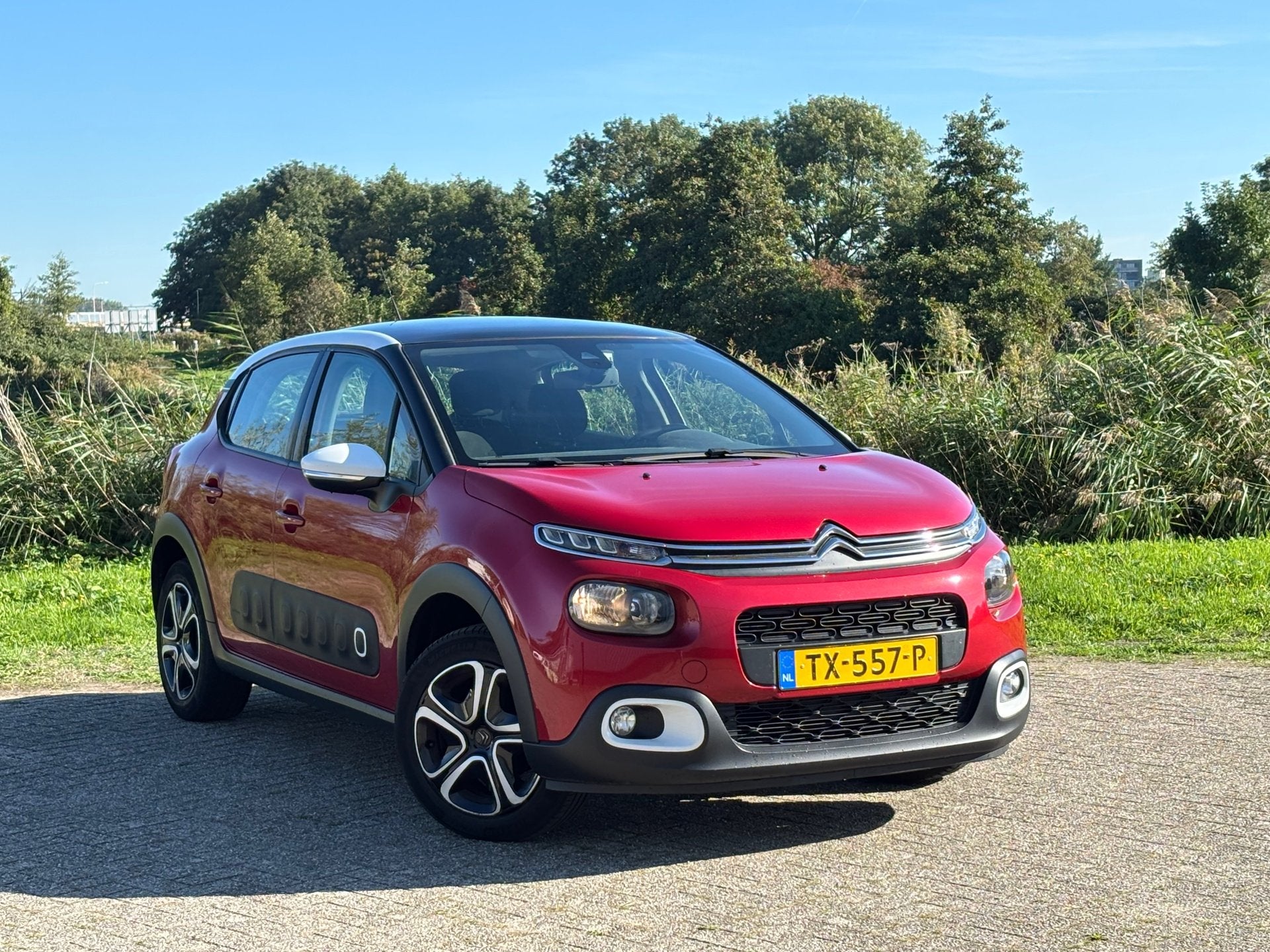 Citroen C3 1.2 PureTech ELLE- Rouge Rubi - Navigatie/CarPlay, Auto's, 1199 cc, 82 pk, 450 kg, Bedrijf