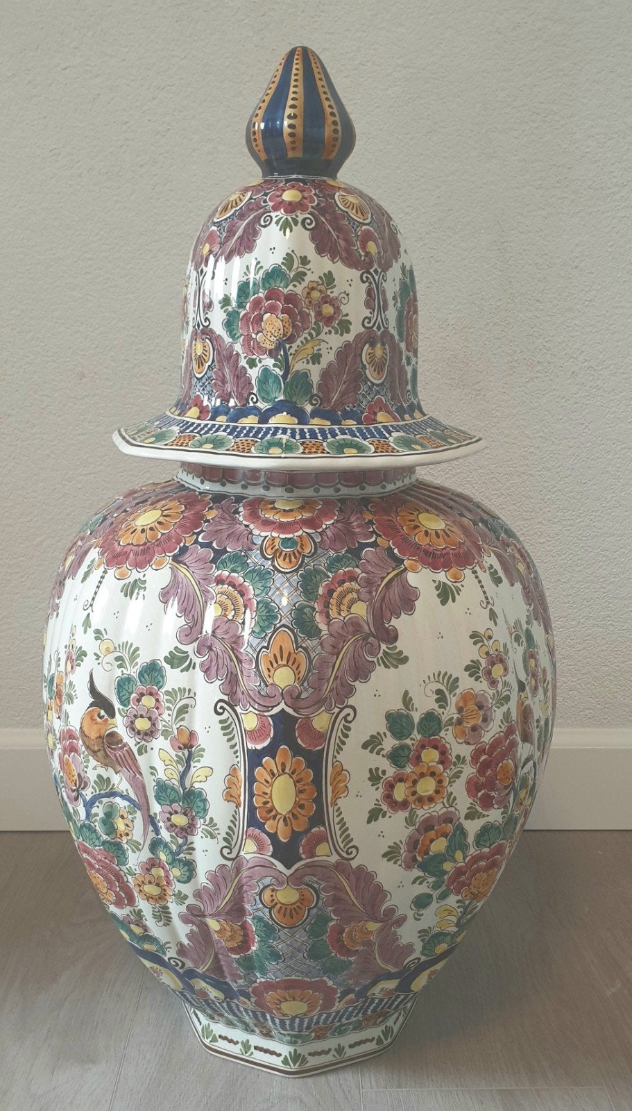 Delfts polychroom vaas, Antiek en Kunst, Ophalen of Verzenden