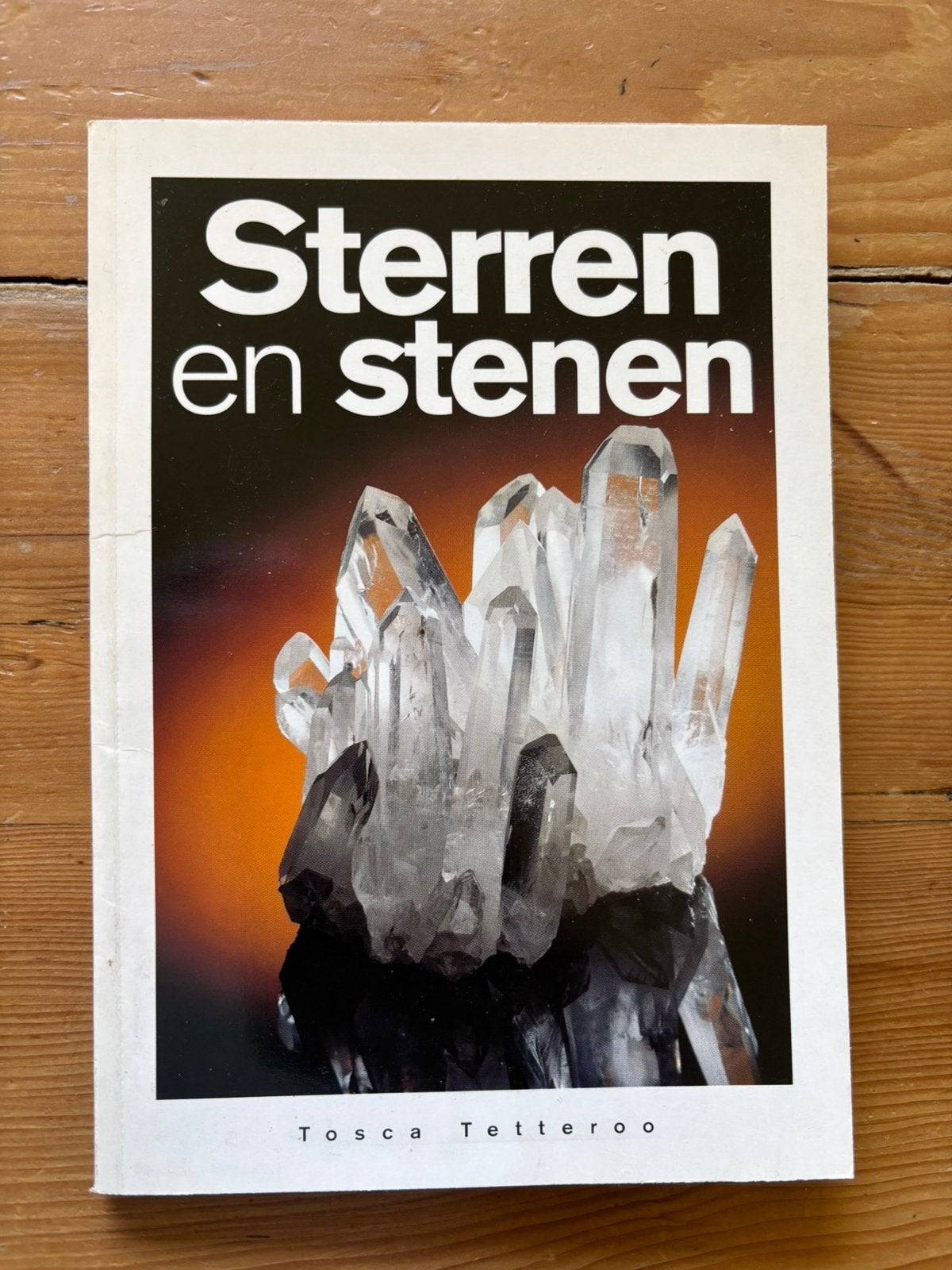 Sterren en stenen - Tosca Tetteroo, Ophalen of Verzenden, Gelezen, Achtergrond en Informatie