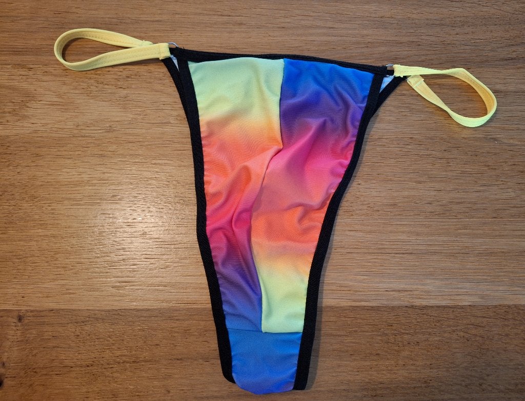 Kleurrijke zwemstring maat M, Verzenden, Maat 48/50 (M), Overige kleuren, Zwemslip