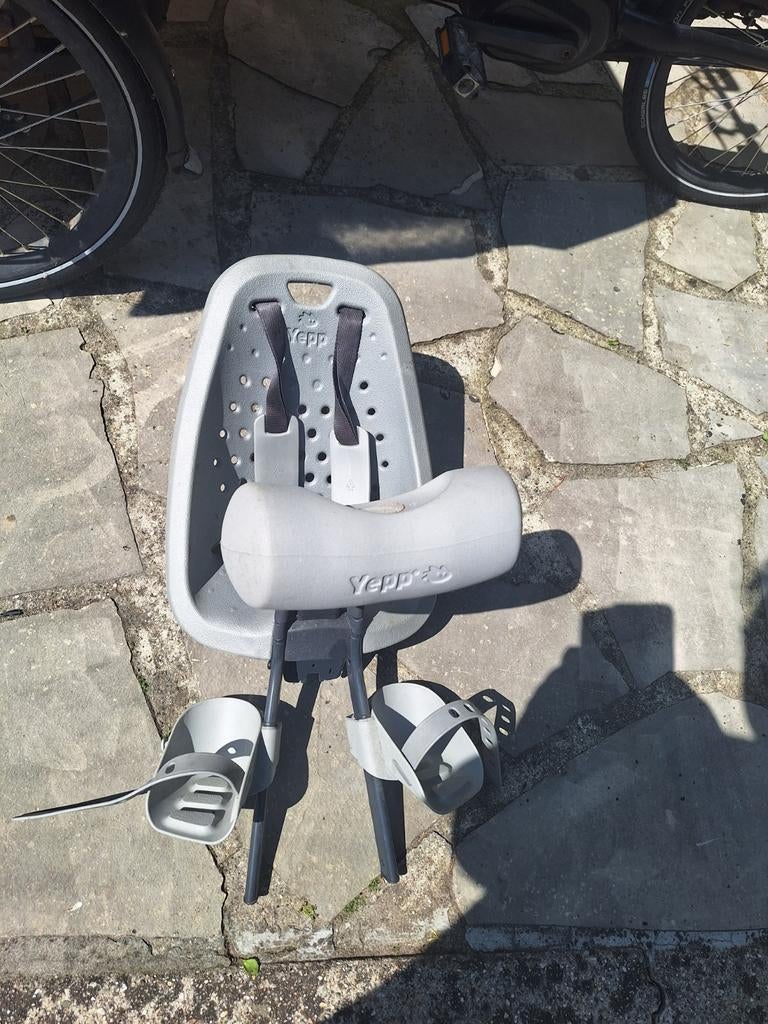 Yepp voorzitje met windscherm en slaaprol, Fietsen en Brommers, Fietsaccessoires | Fietsstoeltjes, Gebruikt, Voorzitje, Voetsteuntjes
