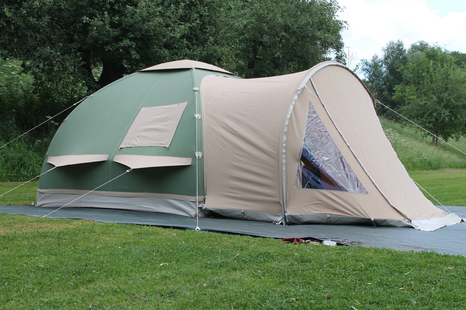 Karsten oppompbare tent 300 zeegroen uitstekende staat, Ophalen, Zo goed als nieuw, Tot en met 4