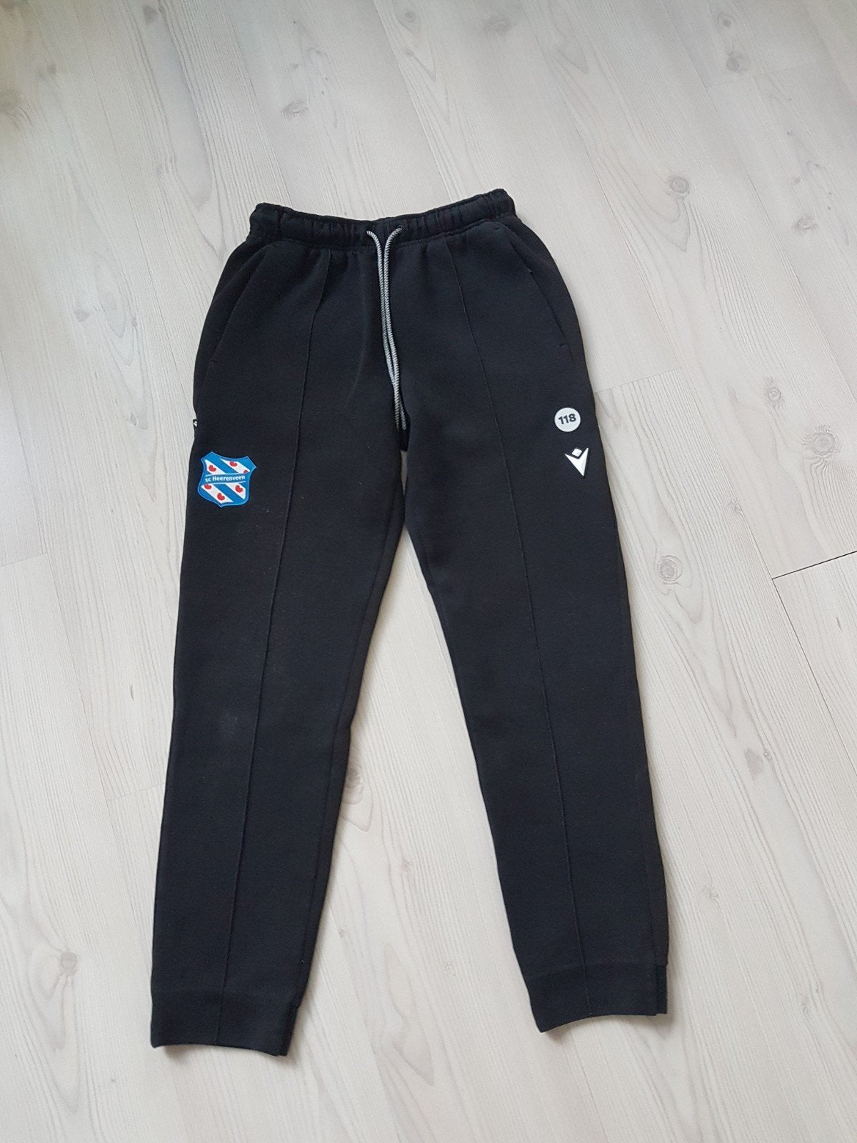 SC Heerenveen joggingbroek in size small, Ophalen of Verzenden, Zo goed als nieuw, Blauw, W32 (confectie 46) of kleiner