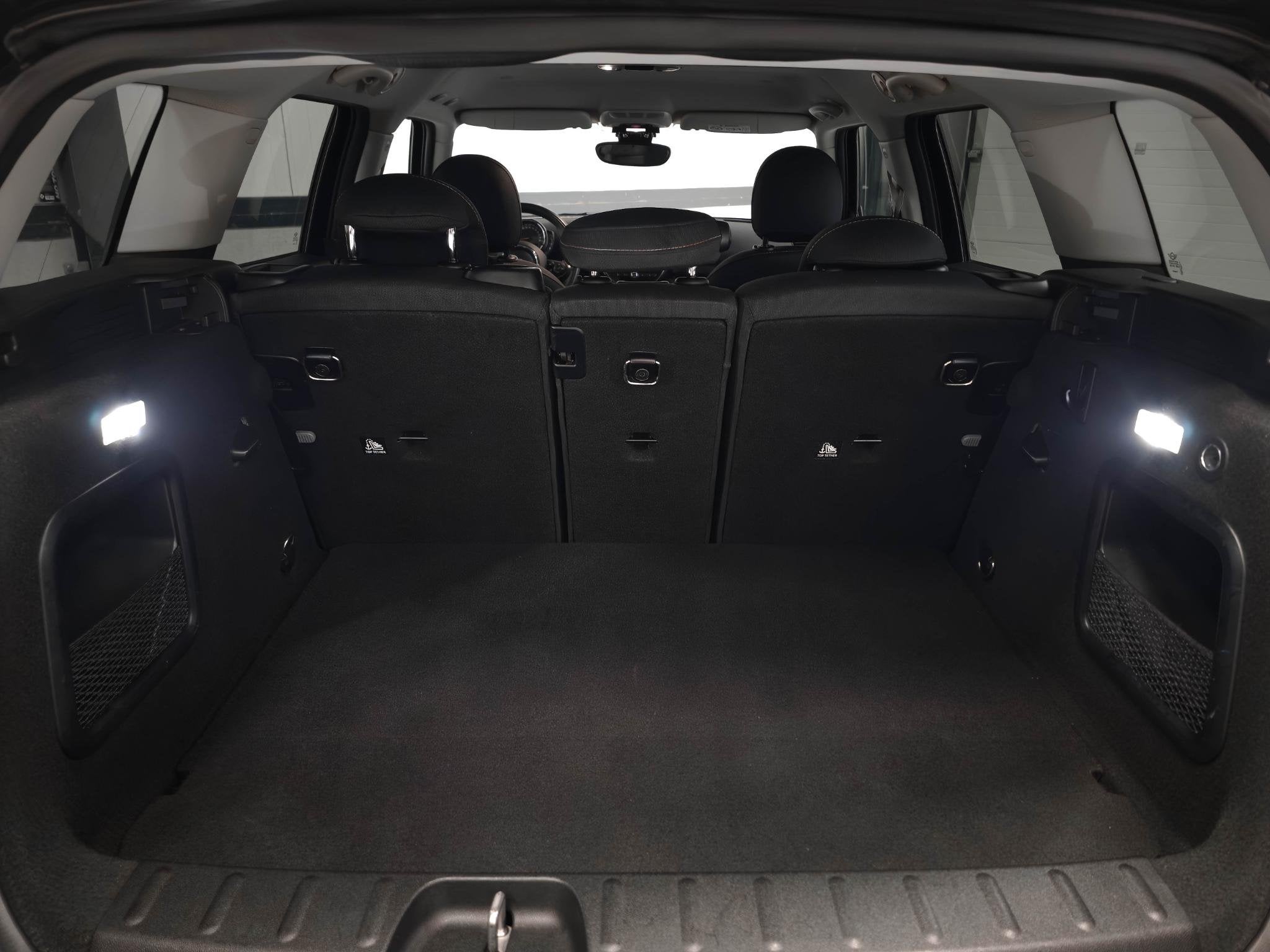 Foto 21 van MINI Clubman 1.5 Cooper Black edition | Carplay | Stoelverwa