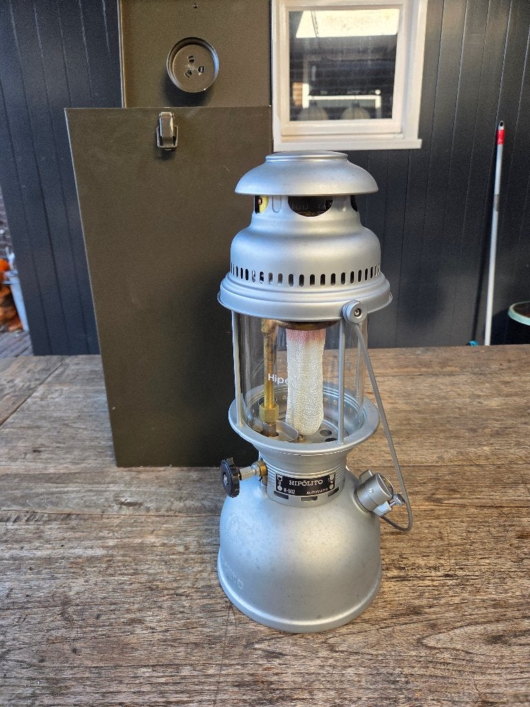 Hipolito  petroleumlamp Koninklijke Landmacht in kist, Ophalen