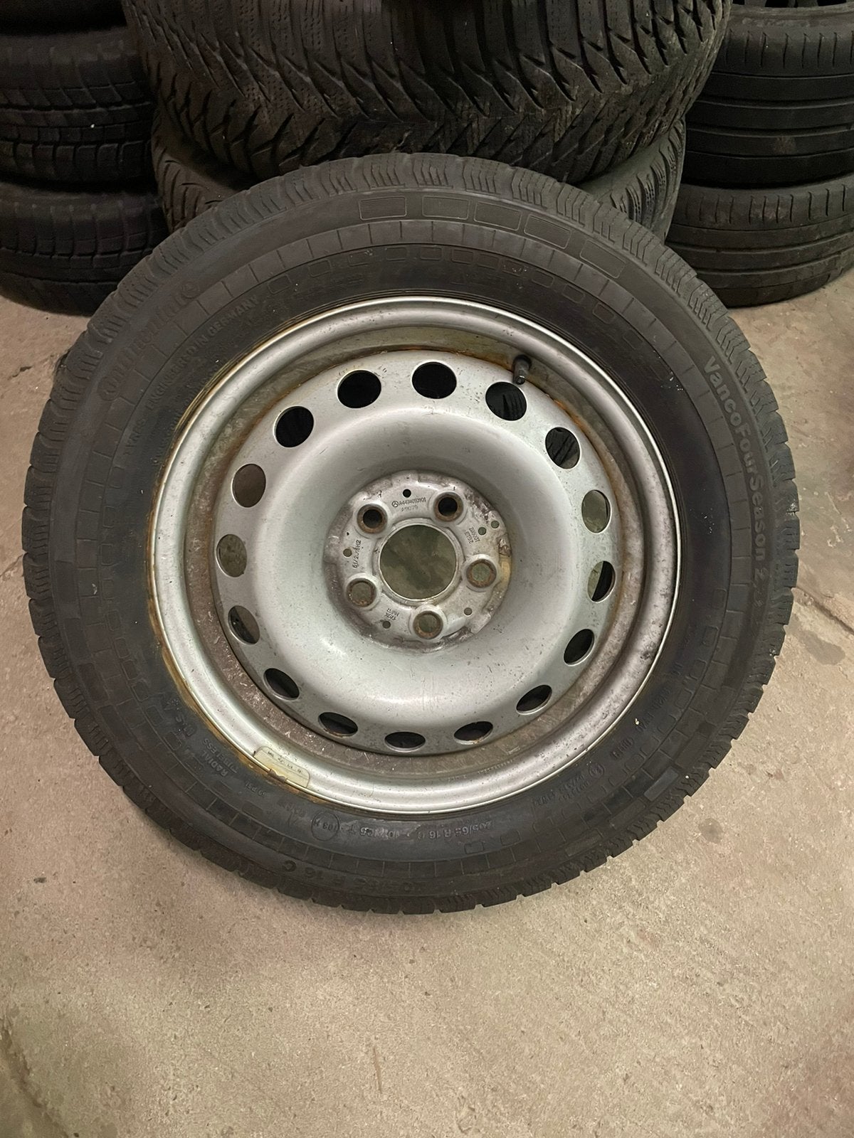Mercedes vito stalen velg reservewiel thuiskomer 205-65-16, Ophalen