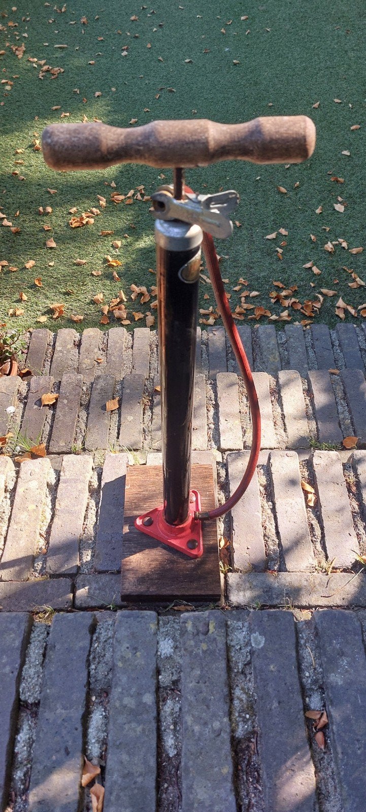 Vintage fietspomp met houten handvat, Ophalen, Gebruikt